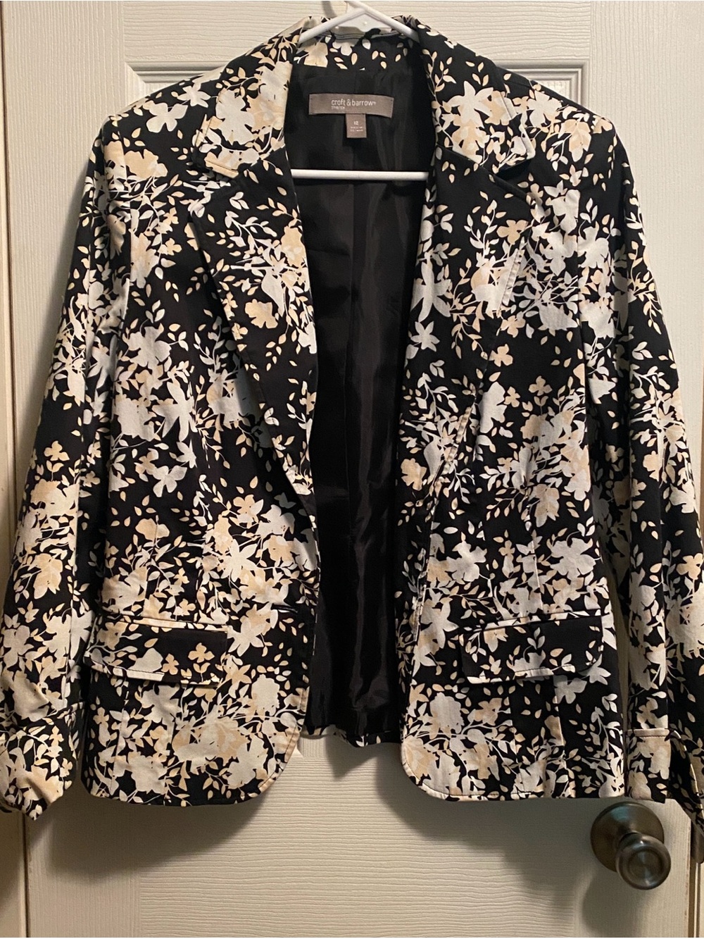 Croft & Barrow Black Floral Print Blazer with Cream Accents
